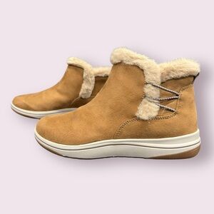 NIB | Clarks Cloudsteppers Tan Winter Boots with Faux Fur | Breeze Fur | Size 7